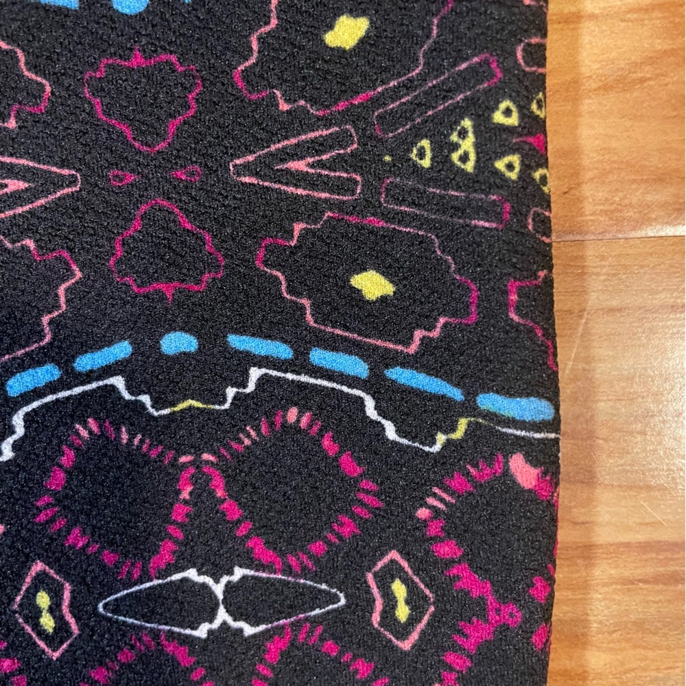 LuLaRoe XL Cassie Black and Pink Pencil Skirt Knee-Length Cocktail - Picture 2 of 5